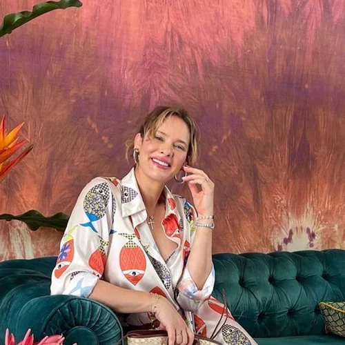 Η Anita Brand φωτογραφίζεται για πρώτη φορά με τον νεογέννητο γιο της