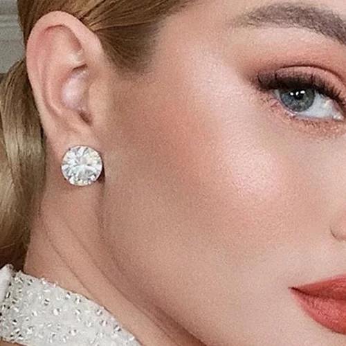 Δοκιμασμένο tip | Ξέρουμε πώς θα κάνεις το χτένισμα του ρεβεγιόν να κρατήσει όλο το βράδυ