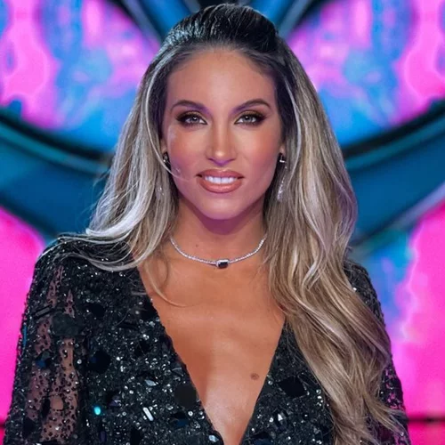 Μα τι κοιλιακοί | Η Αθηνά Οικονομάκου ποζάρει με μπικίνι και "κόβει" την ανάσα