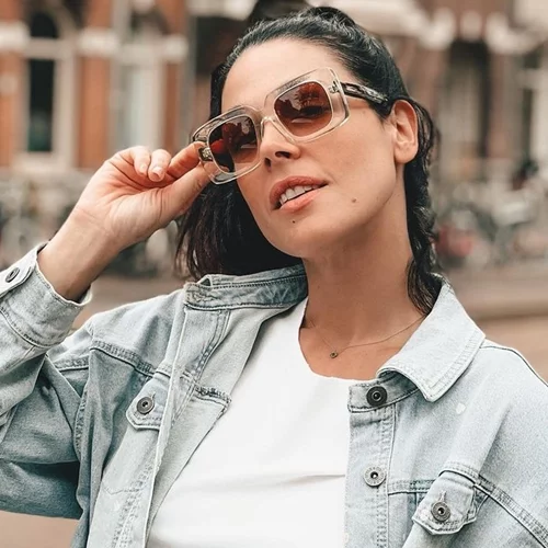 Η Ιωάννα Τριανταφυλλίδου φόρεσε τα παπούτσια που "φωνάζουν" φθινόπωρο | Η ultra casual εμφάνιση σε πρεμιέρα ταινίας