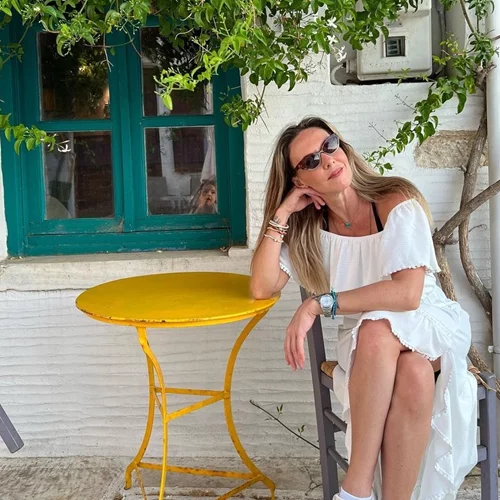 Εβελίνα Παπούλια | Η συγκινητική ανάρτηση για την απώλεια του πατέρα της και η φωτογραφία από τα παιδικά της χρόνια