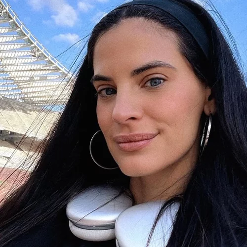 Η Χριστίνα Μπόμπα με την τάση νυχιών που κυριάρχησε στα catwalks