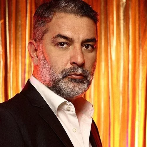 "Όταν μια γυναίκα σου λέει όχι, σημαίνει όχι" | Το Twitter χειροκροτά τον Βασίλη Μπισμπίκη και τον νέο του ρόλο στη σειρά "Αυτή η νύχτα μένει"