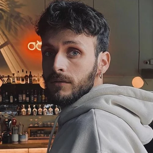 Γιώργος Μπένος | "Αντιμετώπισα bullying, δέχτηκα απειλητικά ραβασάκια, ντρεπόμουν να το πω στους γονείς μου..."