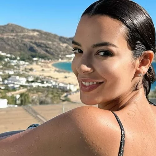 Νικολέττα Ράλλη | Το αγαπημένο της καλοκαιρινό άρωμα μυρίζει σαν διακοπές στη Μεσόγειο