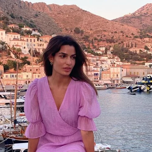 Τόνια Σωτηροπούλου | Η βεράντα του σπιτιού της είναι το pop of color που χρειαζόμασταν, με θέα που "κόβει" την ανάσα