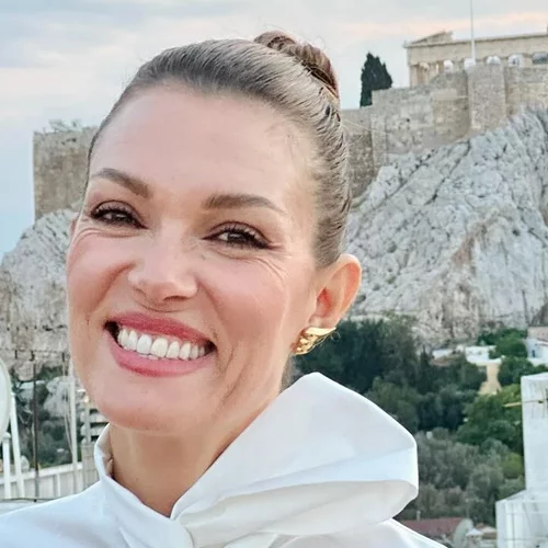 Η Βίκυ Καγιά βρήκε το nude κραγιόν που κολακεύει όλες τις επιδερμίδες