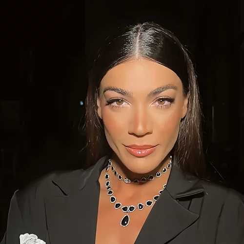 Ολόιδιες | Η σπάνια ανάρτηση της Ήβης Αδάμου με τη μαμά και τις αδερφές της