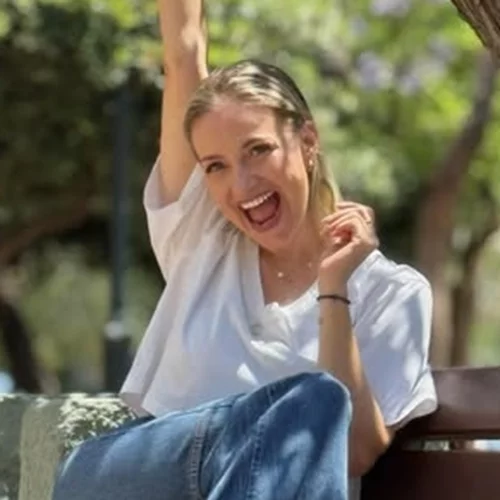 "Με αέρα μοντέλου" | Η Λένα Δροσάκη ποζάρει με στιλ μέσα σε λεοπάρ outfit