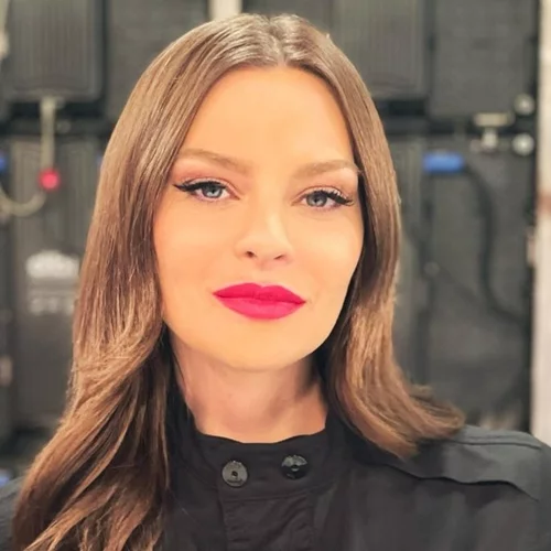 Υβόννη Μπόσνιακ | Το bridal χτένισμά της είναι η πιο κομψή επιλογή για όλες τις νύφες