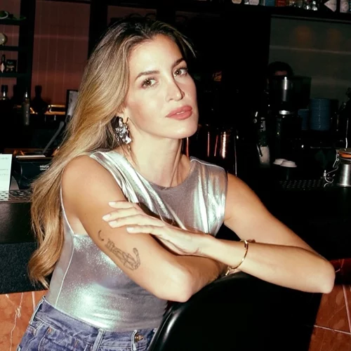 10 Ελληνίδες influencers προτείνουν τα πιο όμορφα γιορτινά μανικιούρ