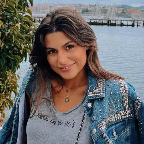 Κι όμως αυτό δεν το περιμέναμε | Η Δανάη Παππά σε νυχτερινό κέντρο με το πιο εναλλακτικό λουκ