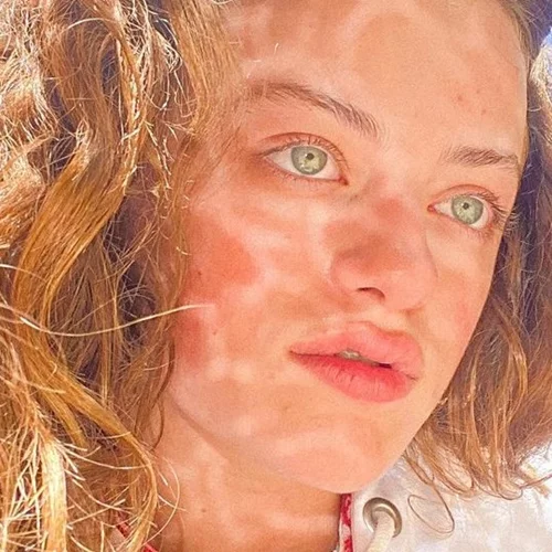 Γαία Μερκούρη | Το πεντικιούρ της έχει το νέο it χρώμα του καλοκαιριού