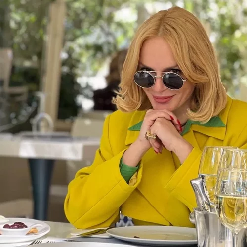 Έλενα Χριστοπούλου | Έτσι είναι το σώμα της χωρίς photoshop | Δείτε τη με μαγιό