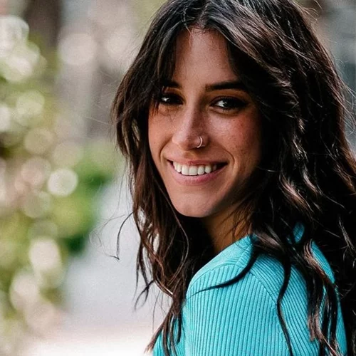 Η Ραφαέλα Ψαρρού αποκαλύπτει ποια είναι τα αγαπημένα της χρώματα νυχιών