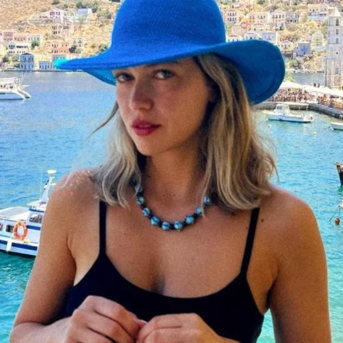 Η Κλέλια Ανδριολάτου υιοθέτησε το μανικιούρ που είναι στη μόδα χειμώνα-καλοκαίρι