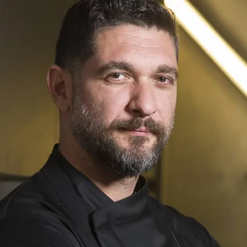 "Ήταν σίγουρα πολύ συγκινητική στιγμή..." | Ο Πάνος Ιωαννίδης βάπτισε τον ενός έτους γιο του στο Πήλιο