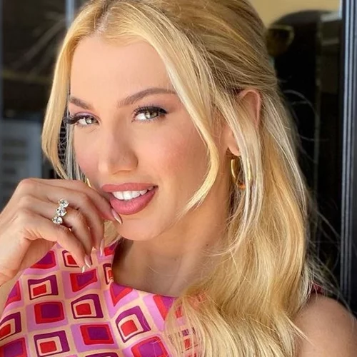 H Κωνσταντίνα Σπυροπούλου ήταν μία παραμυθένια νύφη | Το λαμπερό off-shoulder νυφικό δια χειρός Celia Kritharioti