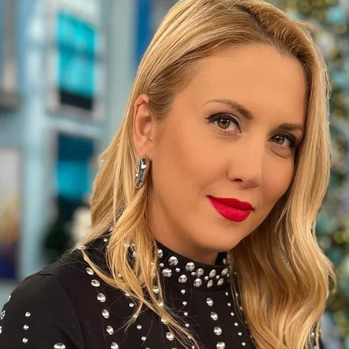 Η Φωτεινή Πετρογιάννη στην πρώτη βόλτα με τον ενός μήνα γιο της