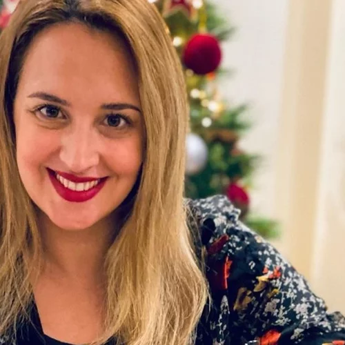 Η Κλέλια Πανταζή μόλις φόρεσε τις πιο αμφιλεγόμενες μπότες των '00s