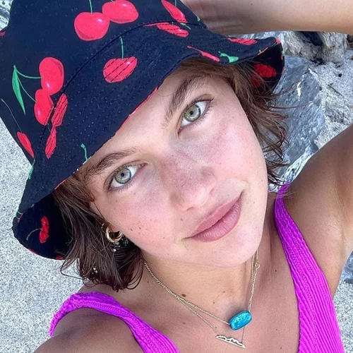 Η Κλέλια Ανδριολάτου κάνει διακοπές στα Κουφονήσια και είναι πιο χαρούμενη από ποτέ | Η αγουροξυπνημένη πόζα στον φακό της Ηλιάνας Παπαγεωργίου