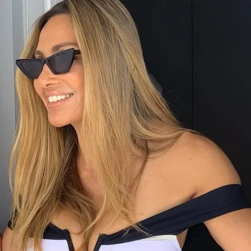 Ελένη Πετρουλάκη | Ποζάρει με τις τρεις μικρότερες κόρες της. Ποια της μοιάζει πιο πολύ;