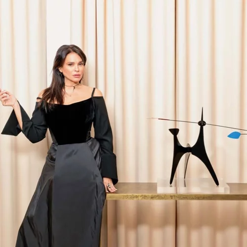 Νέο hair look για τη Σίλια Κριθαριώτη | Υιοθέτησε τις caramel brown ανταύγειες που δίνουν λάμψη στο πρόσωπο