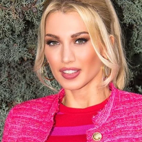 Η Κωνσταντίνα Σπυροπούλου αποκάλυψε και επίσημα το όνομα του γιου της, μέσα από τις χαριτωμένες λαμπάδες που πήρε για το πρώτο του Πάσχα