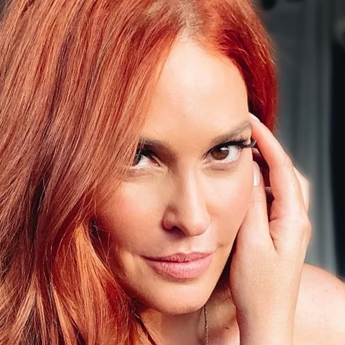 Η Σίσσυ Χρηστίδου όπως δεν την έχεις ξαναδεί | Κατάξανθη, φορώντας μίνι φούστα το 2006