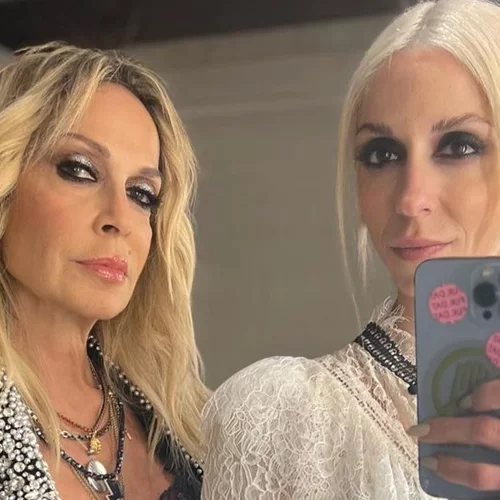 Άννα Βίσση και Σοφία Καρβέλα | Τραγουδάνε στο δρόμο και γίνονται viral