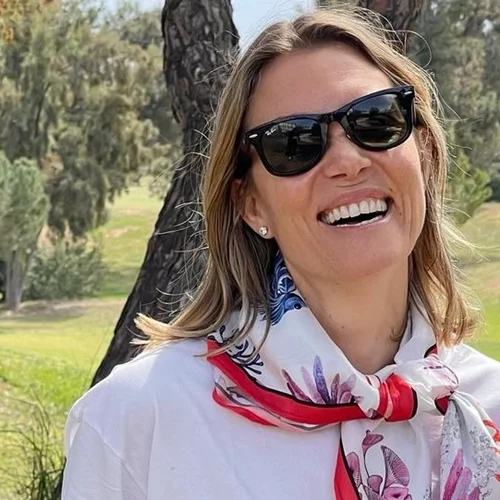 Η Βίκυ Καγιά με το οικονομικό αξεσουάρ μαλλιών που θα κάνει την εμφάνισή σου να δείχνει "ακριβή"