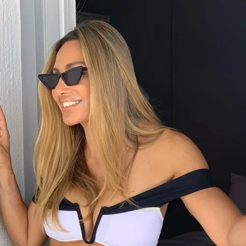 Η πιο fit οικογένεια | Η Ελένη Πετρουλάκη ποζάρει με τις κόρες της φορώντας τα μαγιό τους