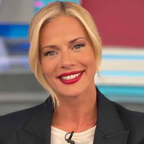 Το αντισυμβατικό look της Ζέτας Μακρυπούλια σε πρεμιέρα | Φόρεσε τα παπούτσια που δεν περιμέναμε