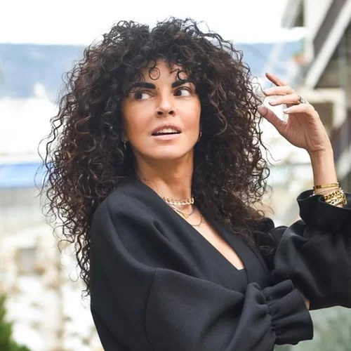 Αγνώριστη η Μαρία Σολωμού | Το κοντό, ξανθό καρέ που δίχασε τους fans της