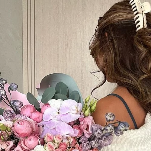 3 εύκολα χτενίσματα με κλάμερ που θα σε κάνουν να μοιάζεις με Pinterest girl