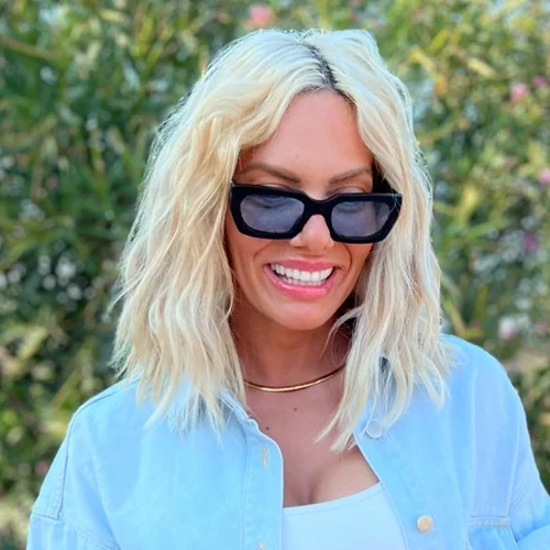 Η Ιωάννα Μαλέσκου με το κομψό μανικιούρ που αναδεικνύει τέλεια τα κοντά νύχια