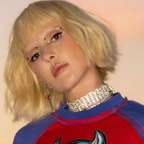 Η Τάμτα σε μία σπάνια, ασπρόμαυρη φωτογραφία από τα παιδικά της χρόνια