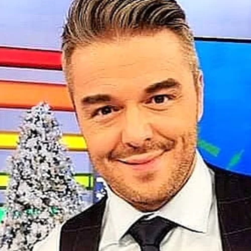 Πέτρος Πολυχρονίδης | Σπάνιες φωτογραφίες από το σπίτι με τον τεράστιο κήπο που ζει με τη σύντροφό του