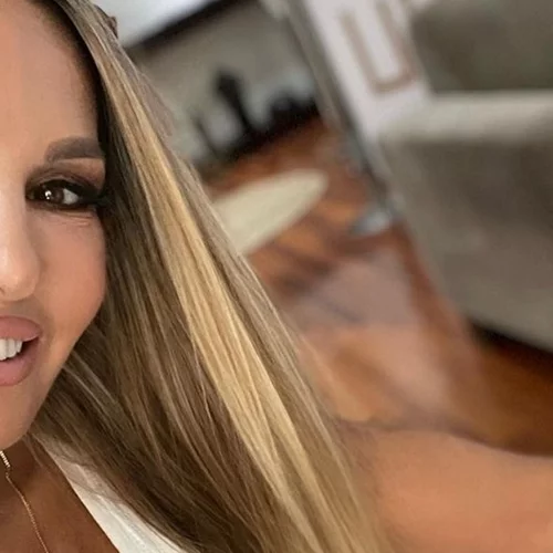 Ελένη Πετρουλάκη | Απαθανατίζει την 11χρονη κόρη της να κάνει θαλάσσιο σκι