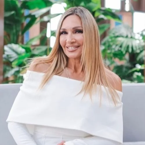 Η Άννα Μαρία Ίβιτς στο Madwalk | Ποζάρει με τη Ντεμήλια Καμπουρίδη λίγο πριν το catwalk της Celia Kritharioti