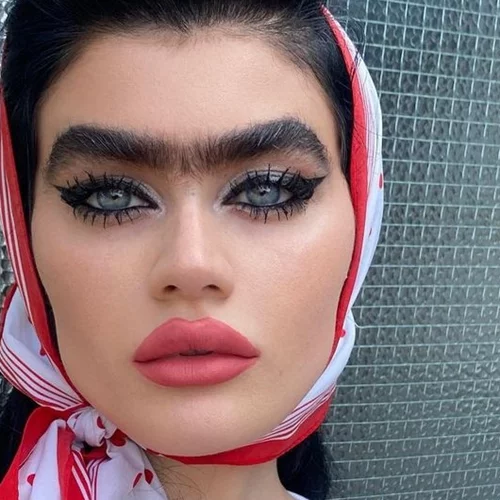 Σοφία Χατζηπαντελή | Χωρίς τα χαρακτηριστικά της φρύδια και με ξανθά μαλλιά, 5 χρόνια πριν