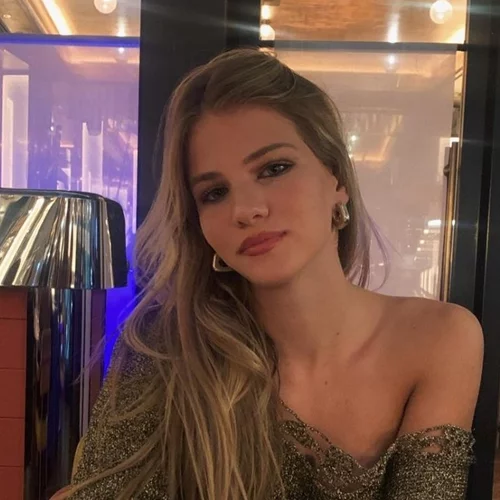 Άννα Μαρία Ίβιτς | Το ξανθό κουκλάκι εξελίχθηκε σε μία εντυπωσιακή καλλονή