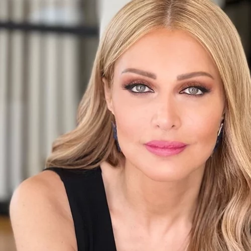 Νατάσα Θεοδωρίδου | Για σουβλάκι με τους συνεργάτες της στην "Ακτή Πειραιώς"