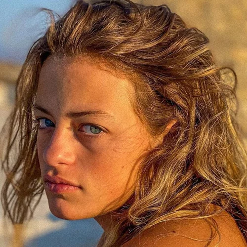 Γαία Μερκούρη | Ποζάρει με λεοπάρ μπικίνι και μας δείχνει το εκπληκτικό της κορμί