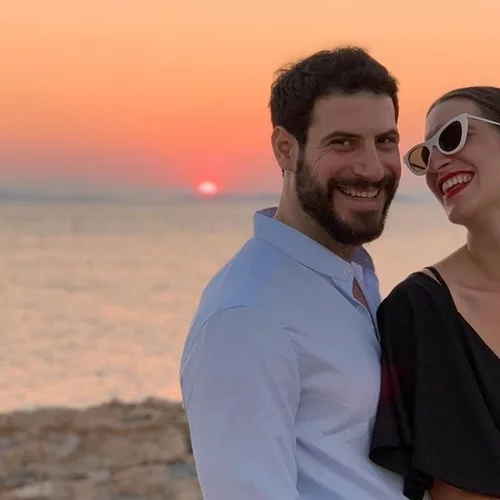 Θανάσης Πατριαρχέας – Βίβιαν Δράκου | Η γλυκιά συνάντηση της νεογέννητης κόρης τους με τις αδερφές της