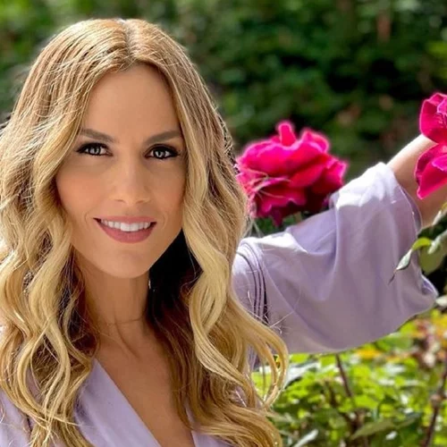 Ντορέττα Παπαδημητρίου | Το απρόσμενο παστέλ χρώμα που κυριαρχεί στην κουζίνα της