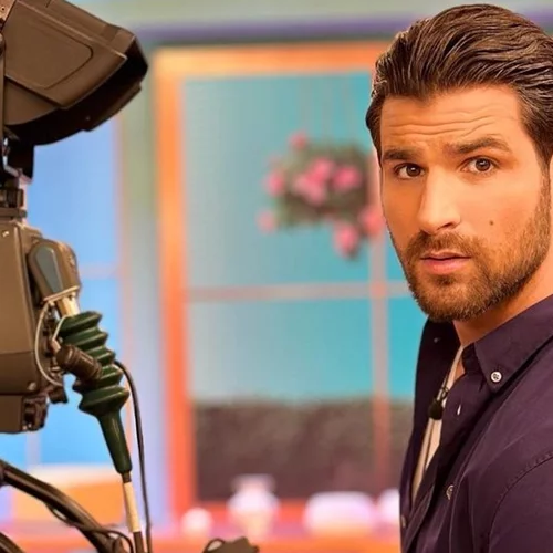 Ετεοκλής Παύλου | "Ο πατέρας μου πέθανε όταν ήμουν 7 χρονών, η μητέρα μου με έβλεπε μισή ώρα την ημέρα"