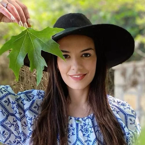 H Νικολέττα Ράλλη φωτογραφίζει τον σύζυγό της, Μιχάλη Ανδρούτσο, να περπατά με τη γλυκύτατη κόρη τους, Σοφία