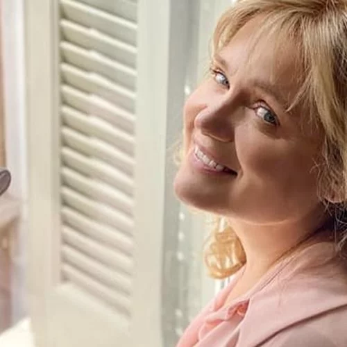 Τέλος τα ξανθά μαλλιά για την Μαρία Καβογιάννη | Η τεράστια αλλαγή στην εμφάνισή της που την έκανε αγνώριστη