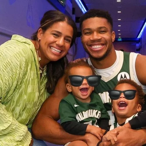 Ο Γιάννης Αντετοκούνμπο και η Mariah Riddlesprigger θα γίνουν για τρίτη φορά γονείς | Η γλυκιά ανάρτηση στα social media